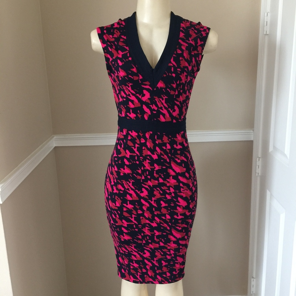  NEW Sleeveless V-neck Scuba Dress 
